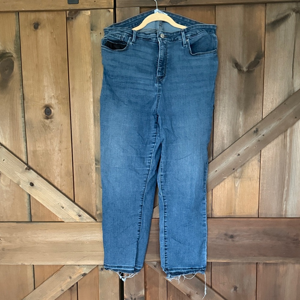 Levi's Women's Cropped Blue Jeans